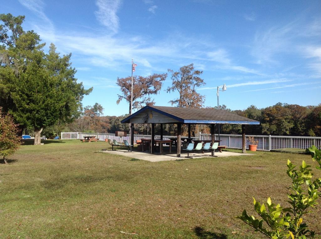 ホテル Suwannee Gables Old Town エクステリア 写真
