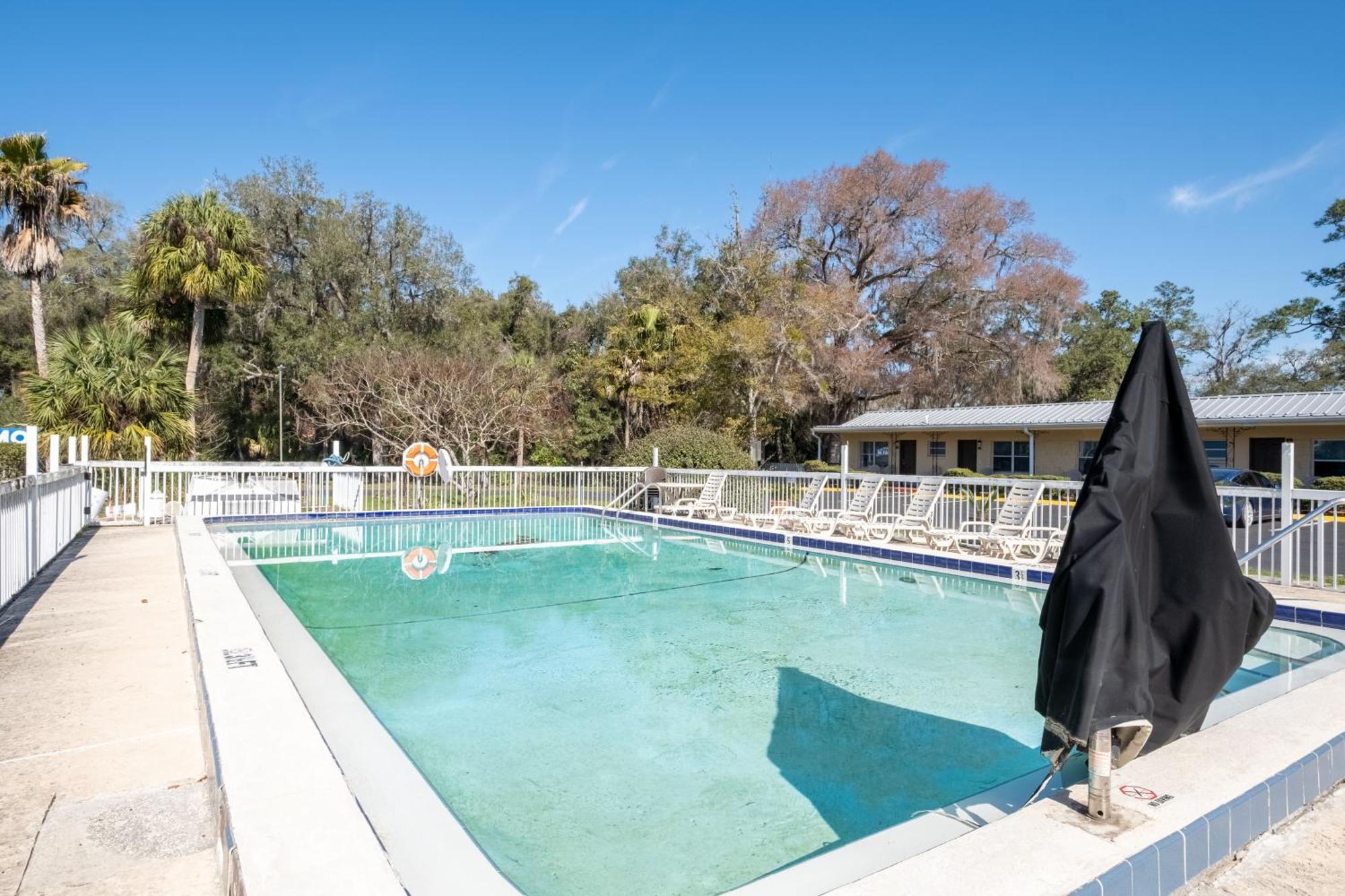 ホテル Suwannee Gables Old Town エクステリア 写真