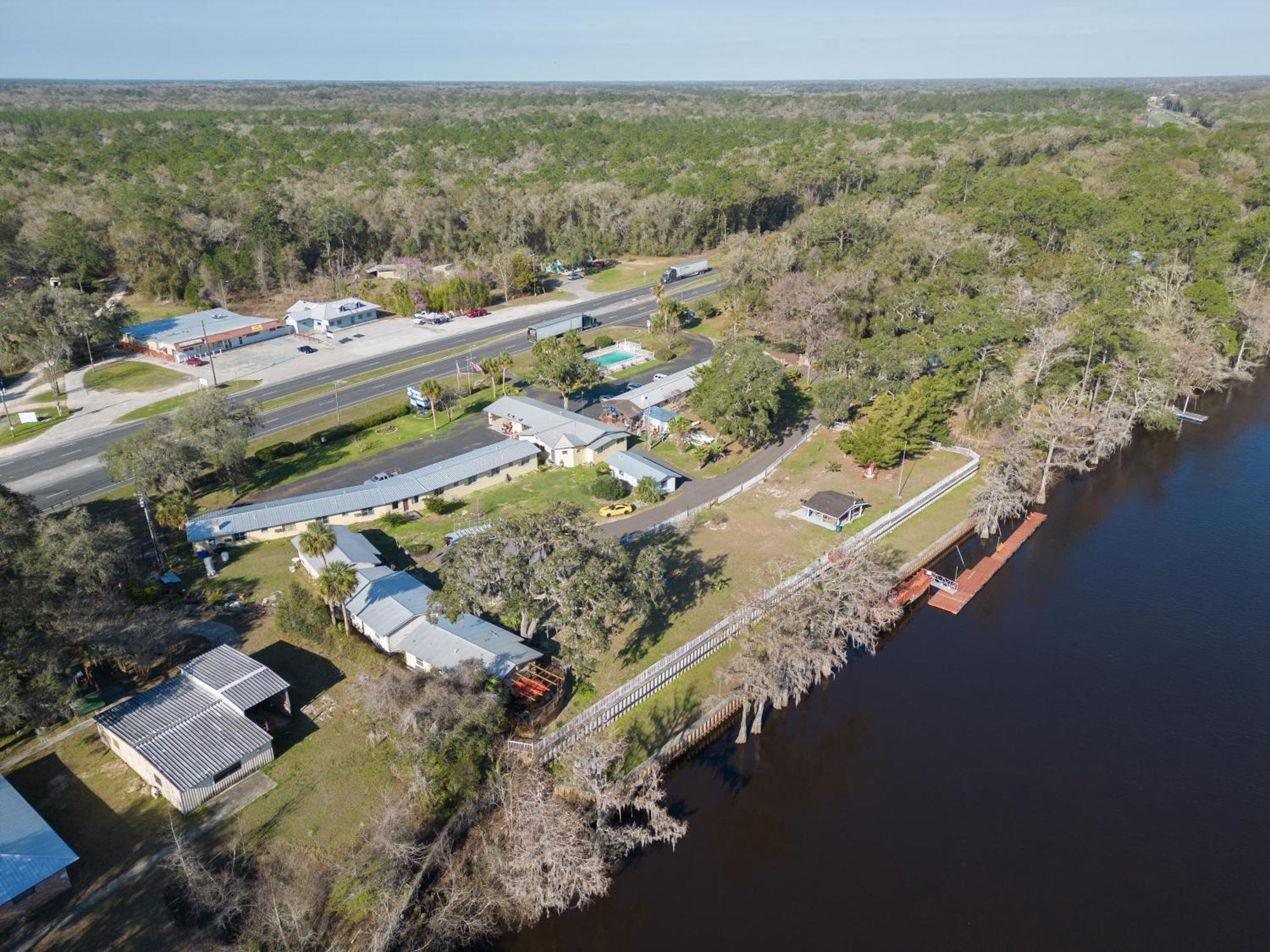 ホテル Suwannee Gables Old Town エクステリア 写真