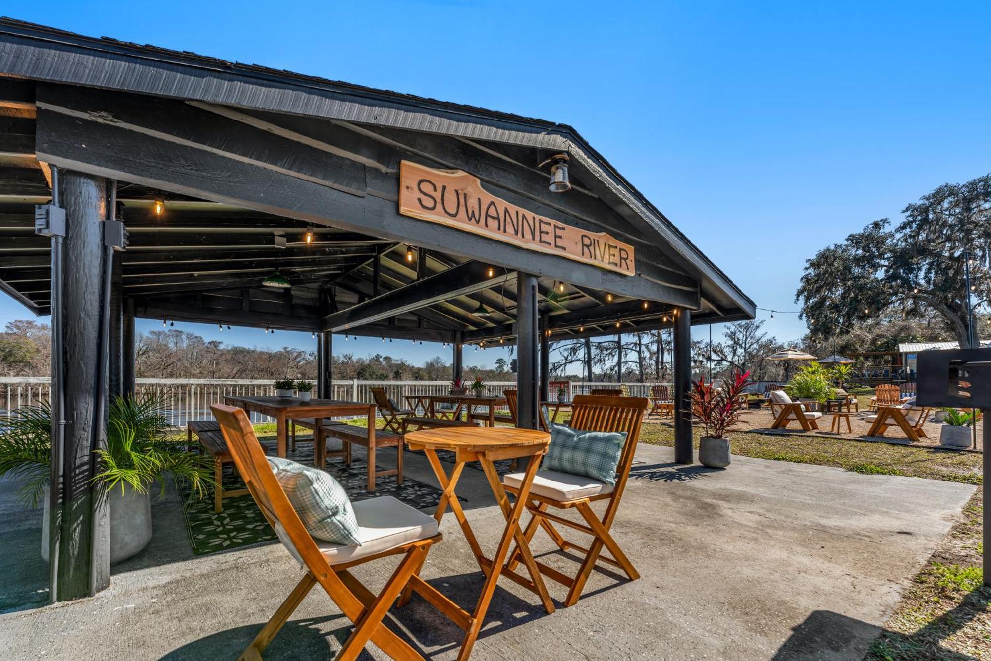 ホテル Suwannee Gables Old Town エクステリア 写真