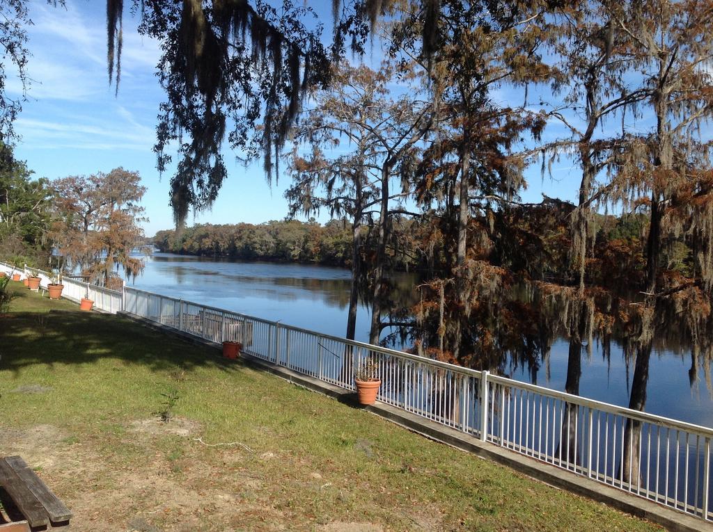 ホテル Suwannee Gables Old Town エクステリア 写真