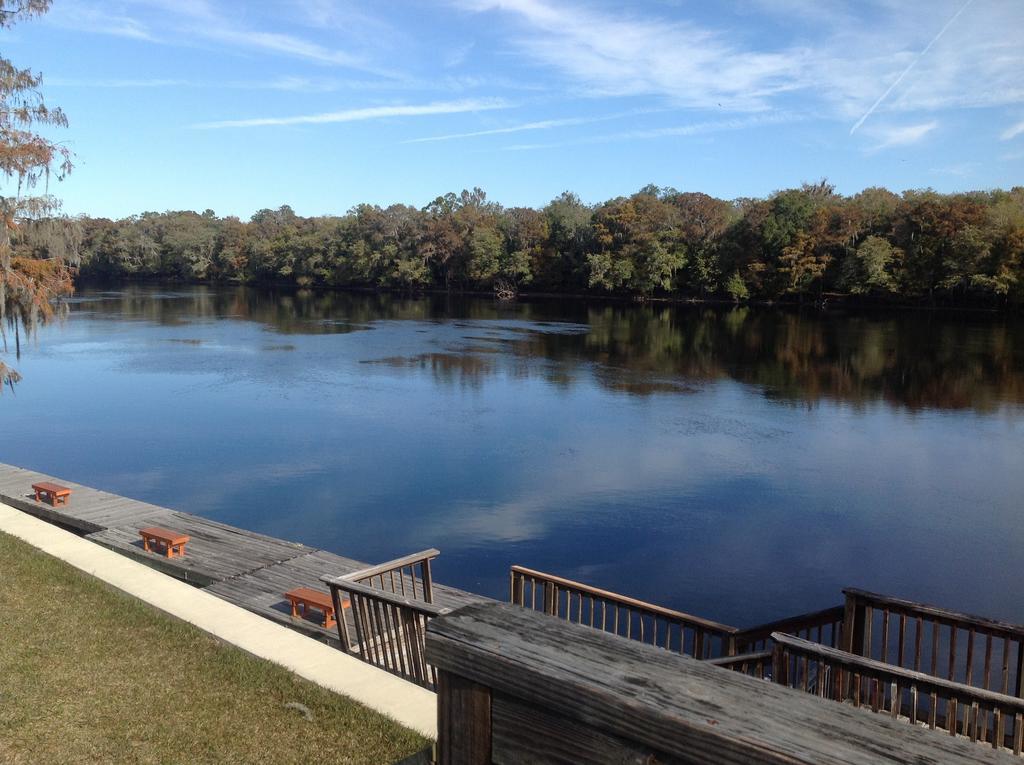 ホテル Suwannee Gables Old Town エクステリア 写真